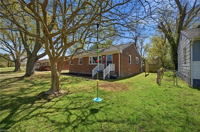 7 Ambrose LN, Hampton, VA 23663