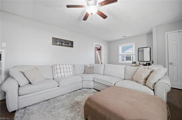 7 Ambrose LN, Hampton, VA 23663