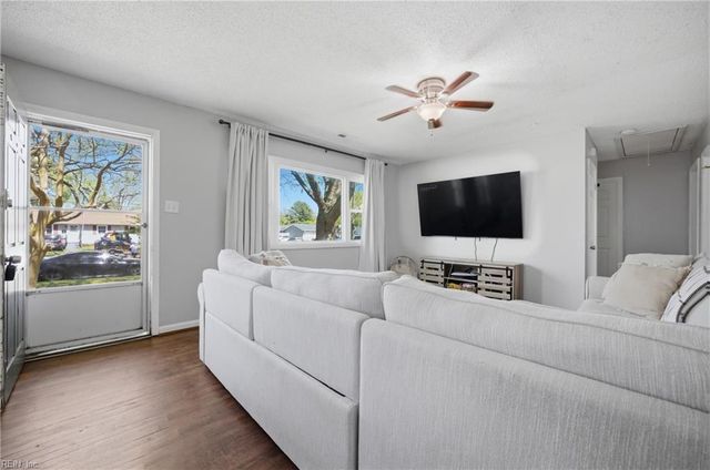 7 Ambrose LN, Hampton, VA 23663