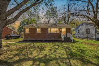 7 Ambrose LN, Hampton, VA 23663