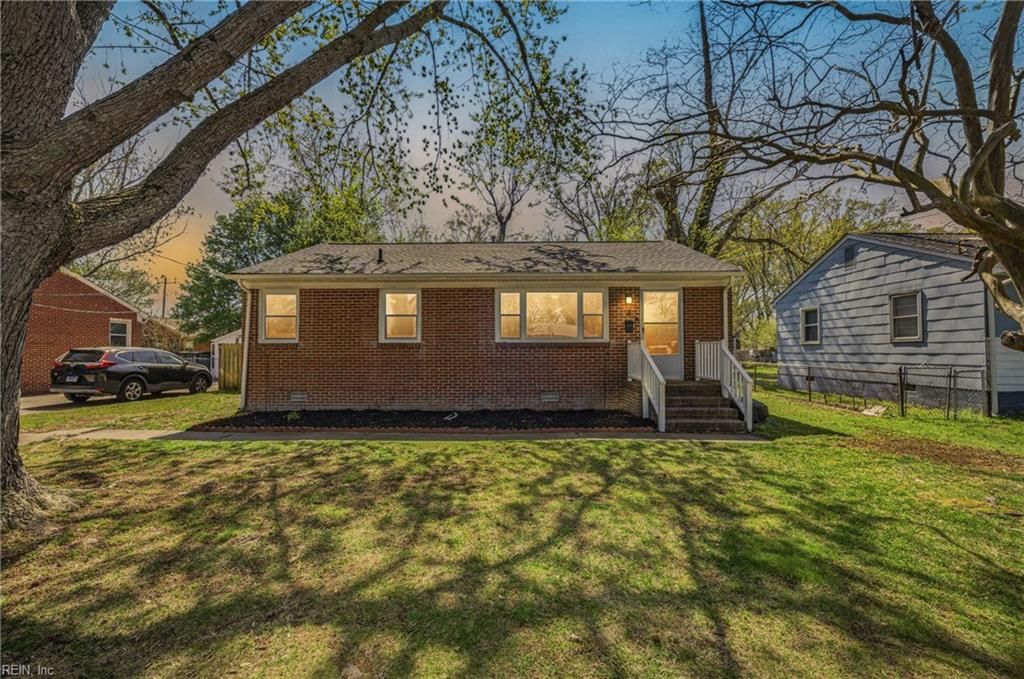 7 Ambrose LN, Hampton, VA 23663