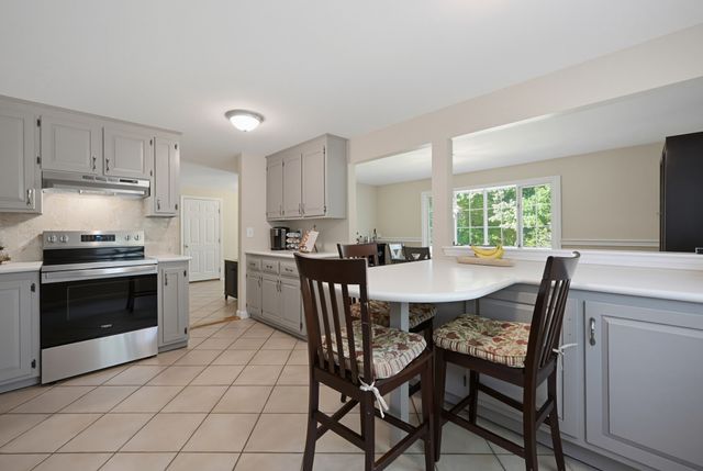 21 Stagecoach Dr, Ashland, MA 01721