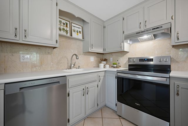 21 Stagecoach Dr, Ashland, MA 01721