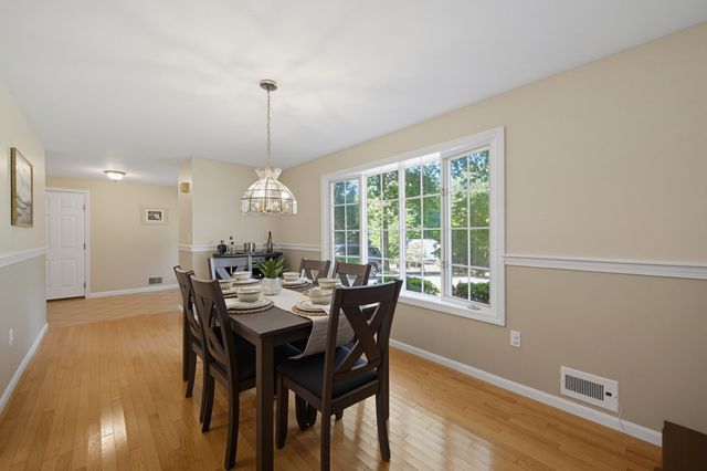 21 Stagecoach Dr, Ashland, MA 01721