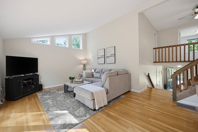 21 Stagecoach Dr, Ashland, MA 01721