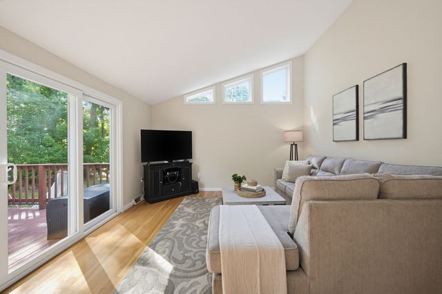 21 Stagecoach Dr, Ashland, MA 01721