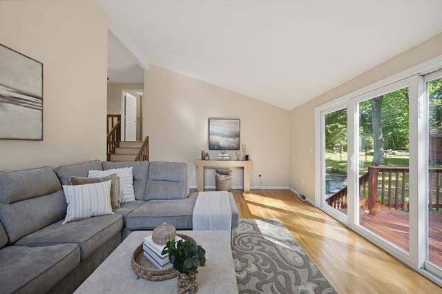 21 Stagecoach Dr, Ashland, MA 01721