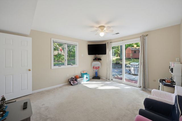 21 Stagecoach Dr, Ashland, MA 01721