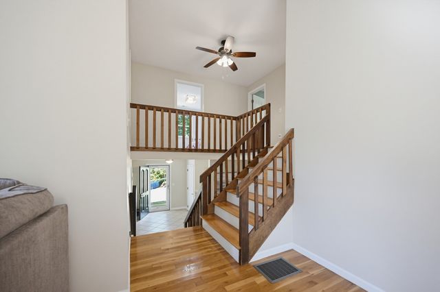 21 Stagecoach Dr, Ashland, MA 01721
