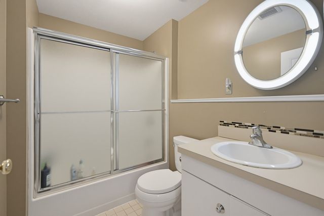 21 Stagecoach Dr, Ashland, MA 01721