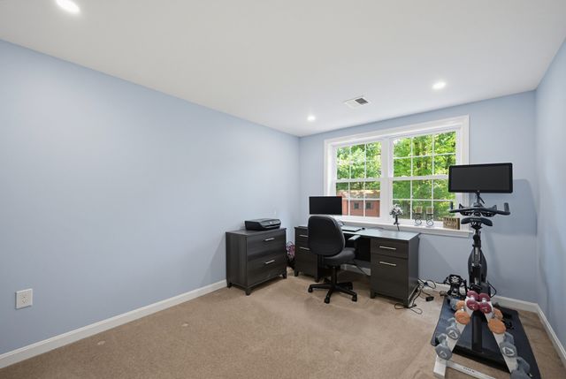 21 Stagecoach Dr, Ashland, MA 01721