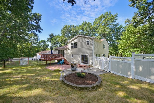 21 Stagecoach Dr, Ashland, MA 01721