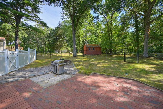 21 Stagecoach Dr, Ashland, MA 01721