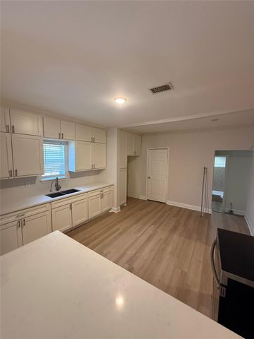 320 Delaware Street, Houston, TX 77029