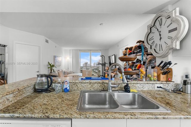 19501 W Country Club Dr 2415, Aventura, FL 33180