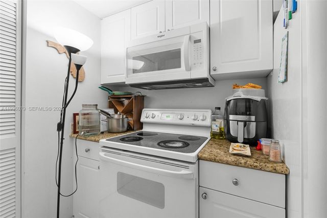 19501 W Country Club Dr 2415, Aventura, FL 33180