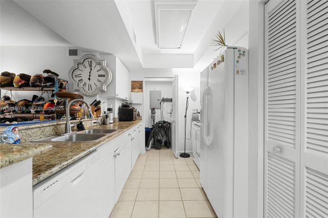 19501 W Country Club Dr 2415, Aventura, FL 33180