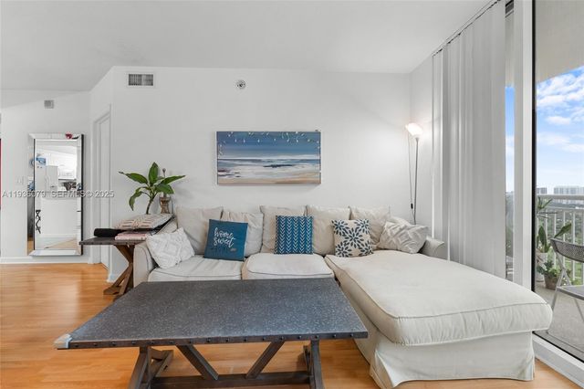 19501 W Country Club Dr 2415, Aventura, FL 33180