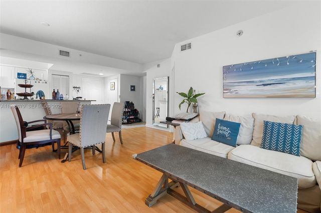 19501 W Country Club Dr 2415, Aventura, FL 33180