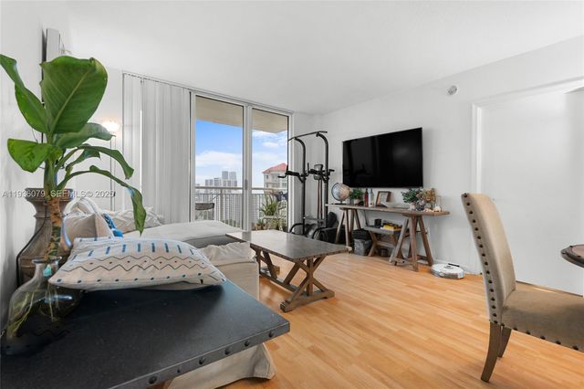 19501 W Country Club Dr 2415, Aventura, FL 33180