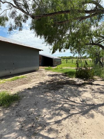 466 S County Road 307, Orange Grove, TX 78372
