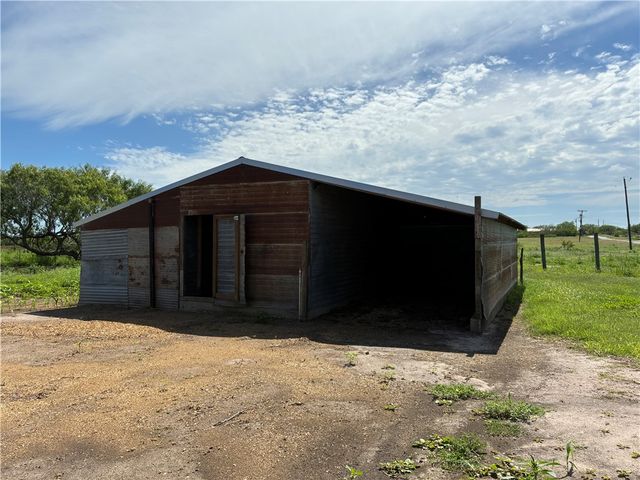 466 S County Road 307, Orange Grove, TX 78372