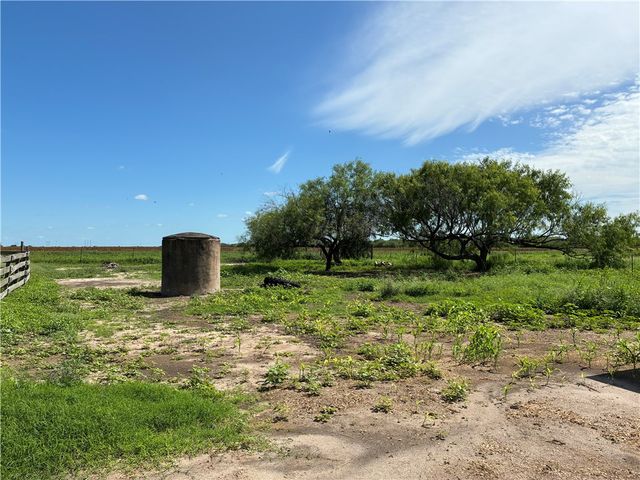 466 S County Road 307, Orange Grove, TX 78372