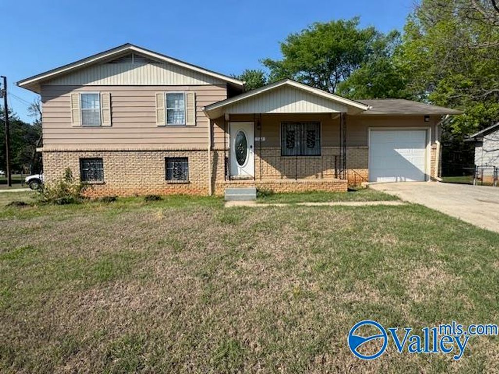 522 Lisa Lane NW, Huntsville, AL 35811