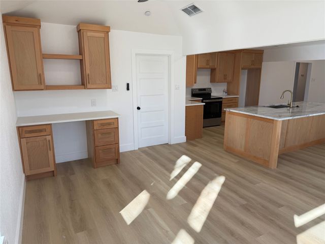 129 Oak Trail, Burleson, TX 76028