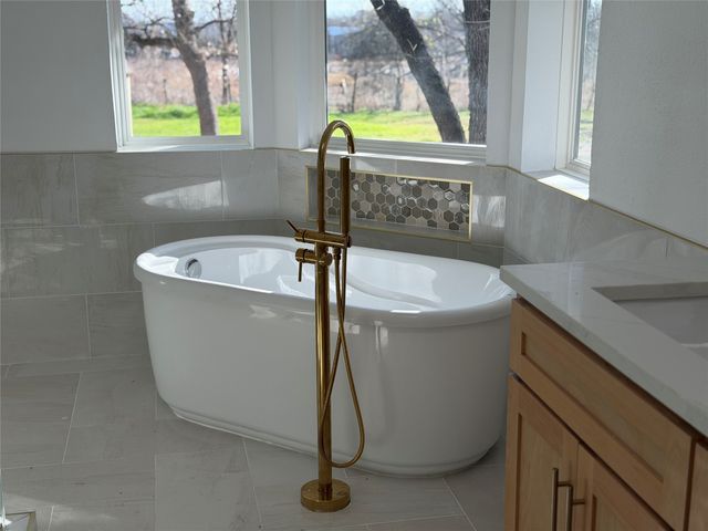 129 Oak Trail, Burleson, TX 76028