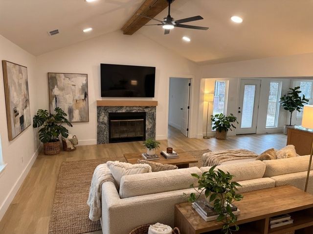 129 Oak Trail, Burleson, TX 76028