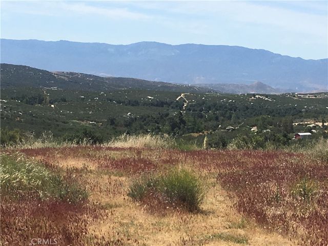7 Willow Creek Road, Hemet, CA 92544