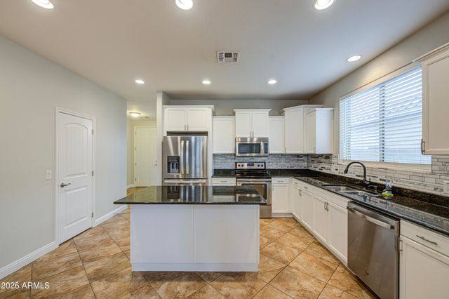 1711 W PAISLEY Drive, San Tan Valley, AZ 85144