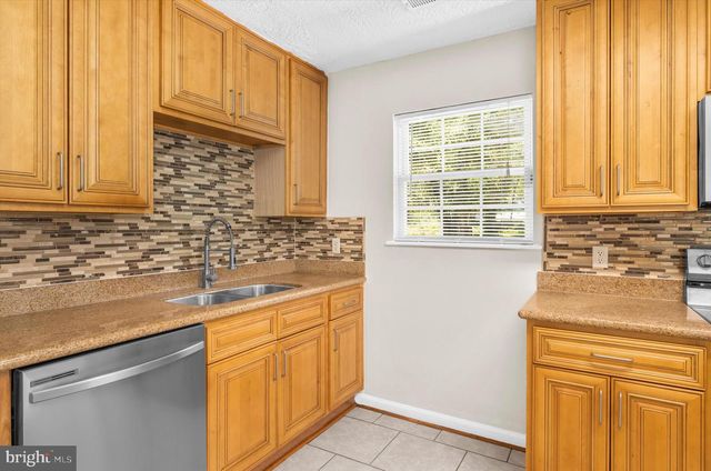 7820 RIDGE RD, Hanover, MD 21076