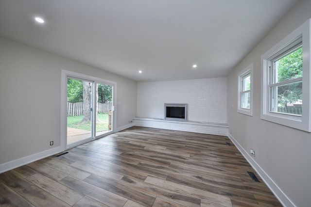 828 Valley Lane, Geneva, IL 60134