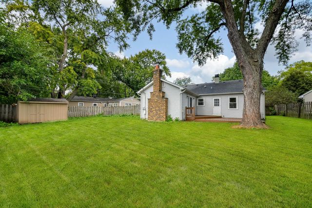 828 Valley Lane, Geneva, IL 60134