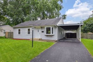 828 Valley Lane, Geneva, IL 60134