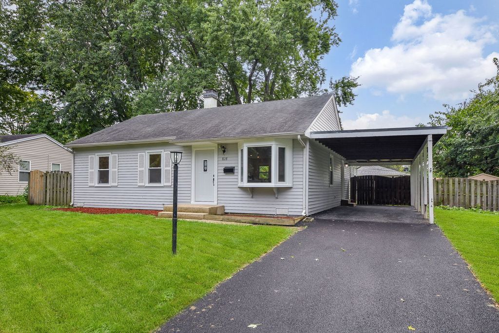 828 Valley Lane, Geneva, IL 60134