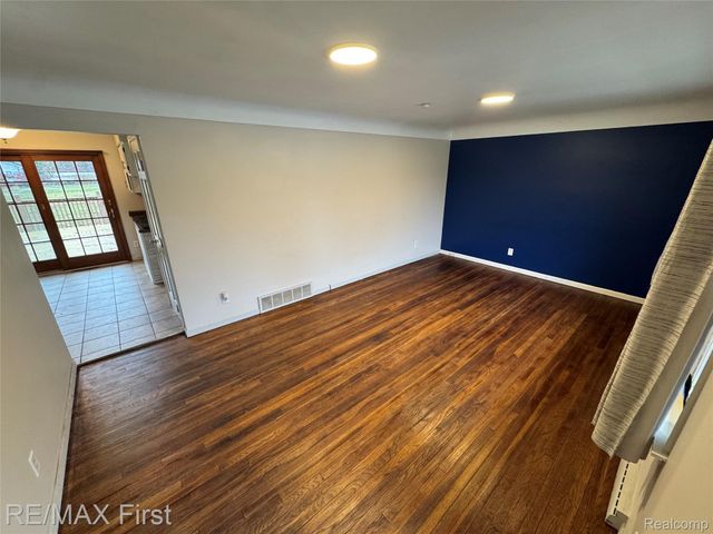 3196 Oakwood Drive, Port Huron, MI 48060