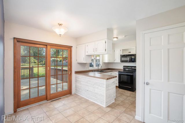 3196 Oakwood Drive, Port Huron, MI 48060