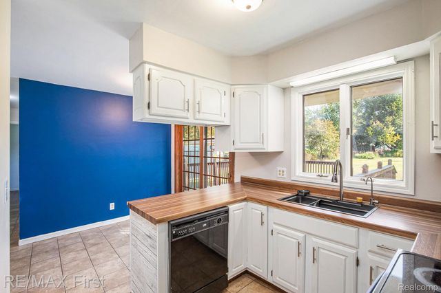 3196 Oakwood Drive, Port Huron, MI 48060