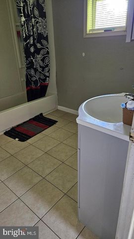 80 S BROAD ST, Penns Grove, NJ 08069