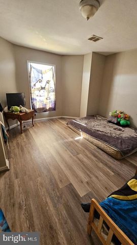 80 S BROAD ST, Penns Grove, NJ 08069