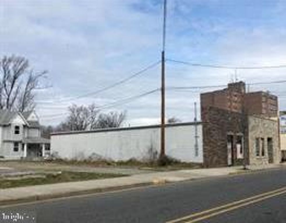 80 S BROAD ST, Penns Grove, NJ 08069