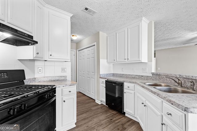 160 Charleston Place, Covington, GA 30016