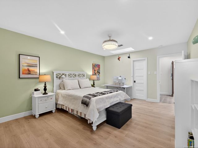 7887 N NEW BRAUNFELS AVE, San Antonio, TX 78209