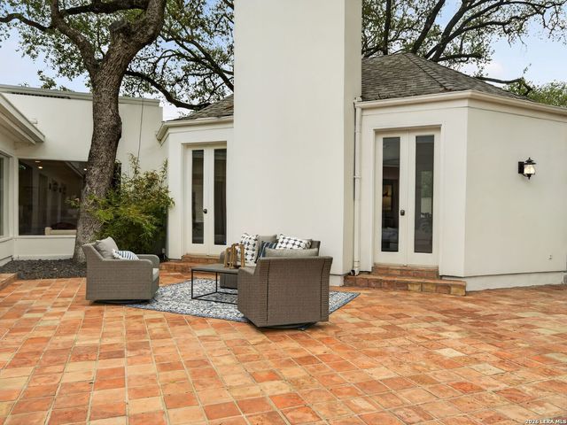 7887 N NEW BRAUNFELS AVE, San Antonio, TX 78209