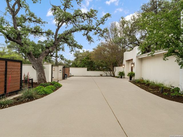 7887 N NEW BRAUNFELS AVE, San Antonio, TX 78209