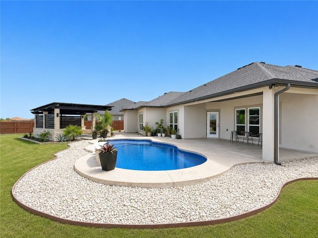 1886 Papa Mori Dr, Corpus Christi, TX 78414