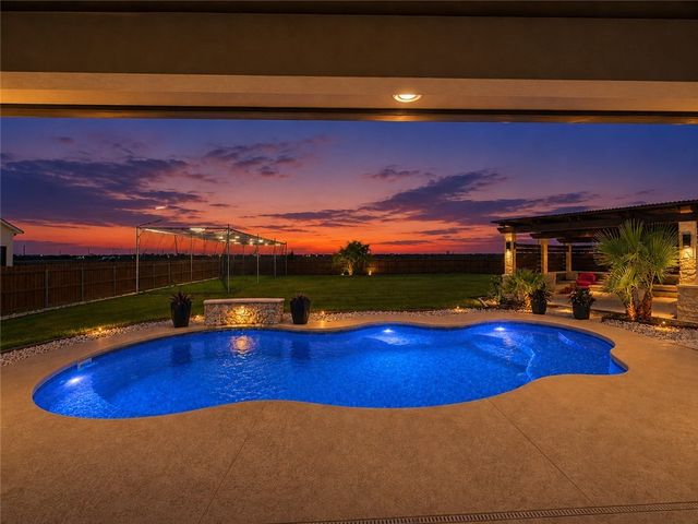 1886 Papa Mori Dr, Corpus Christi, TX 78414